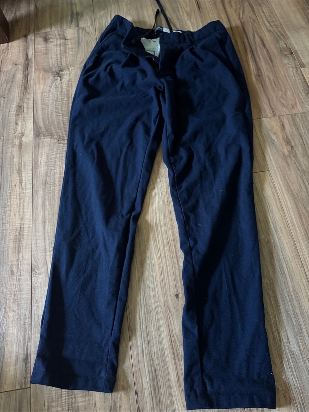Women’s old navy taper pant with built in flex.